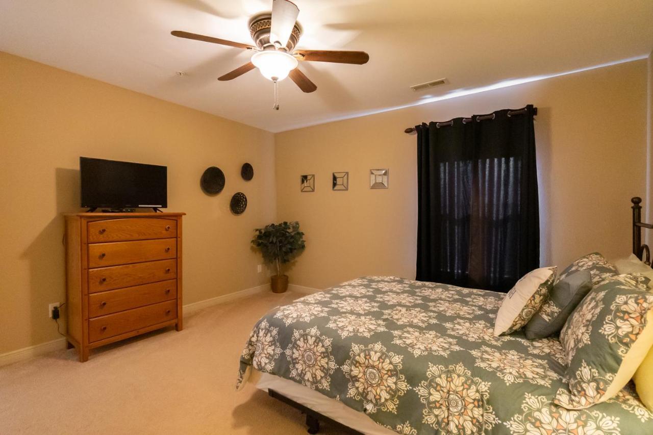 4Br Walk-In - Foosball Table - Hot Tub - Fire Pit - Free Tickets Included - Dv166 Branson Bagian luar foto